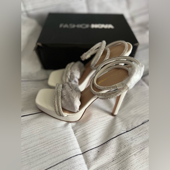 Fashinova Beautiful🤍😍Rhinestone Heels! Brand NEW! Still in the box! - Picture 3 of 13